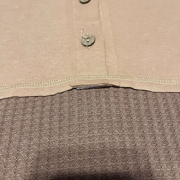 Dokotoo Waffel Knit Two Tone Henley Tunic Top Brown Tan Women's Size Medium NWT - Picture 9 of 15